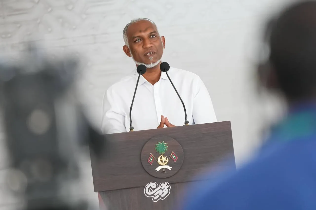ރައީސް މުޢިއްޒު: ފޮޓޯ/ ވޮއިސް