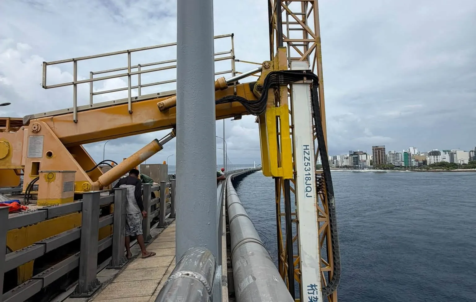 Sinamalé Bridge Escapes Structural Damage Following Vessel Incident