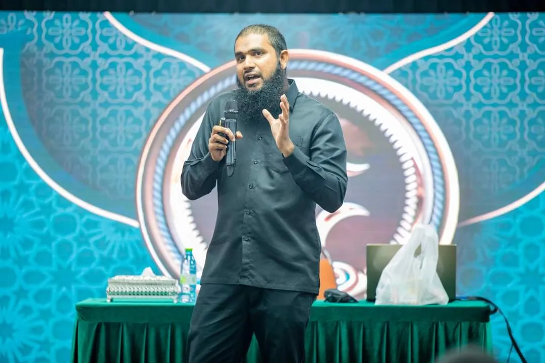 އައްޑަނަ ވޯކްޝޮޕްގައި ކިޔަވައިދެއްވި އައްޝެއިޚު ސާޖިދު މުހައްމަދު-- ފޮޓޯ/ އަސްރު