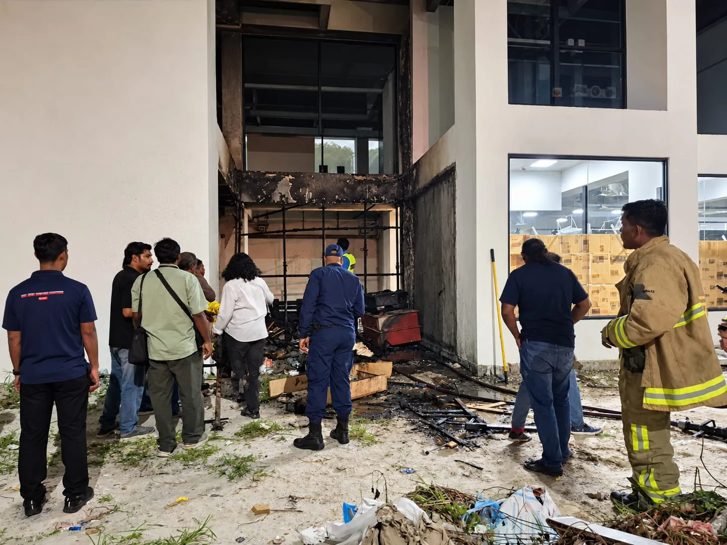 ނުރައްކާ ނުވަނީސް ފަޔަރ ފައިޓަރުންގޮސް އުދަރެސް ފަހެއްގައި ރޯވި އަލިފާންގަނޑު ނިއްވާލައިފި