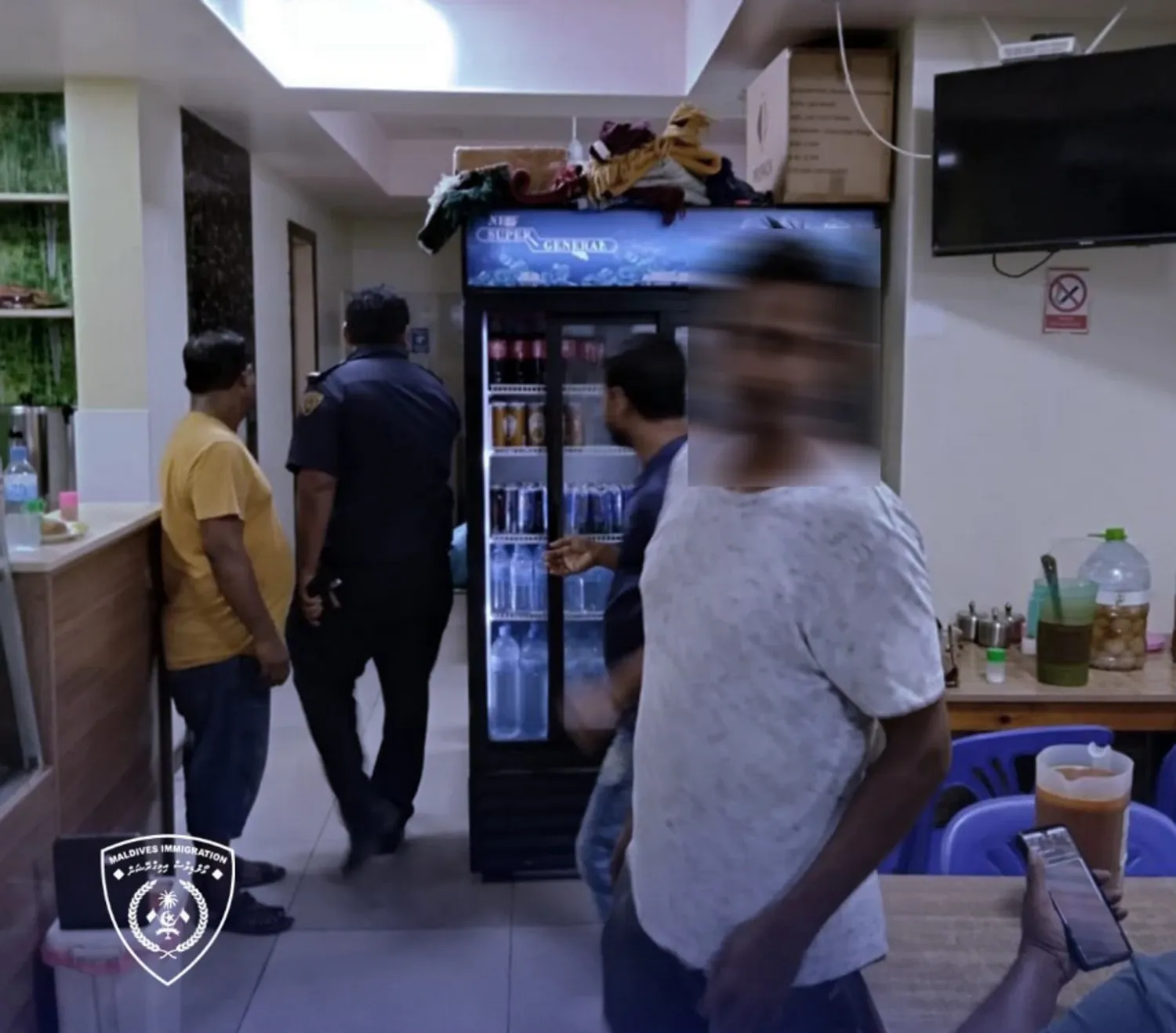 ތިނަދޫގައި މުޒާހަރާ ރޭވުމުގައި އުޅުނު ބިދޭސީން ޑީޕޯޓު ކުރާނީީ