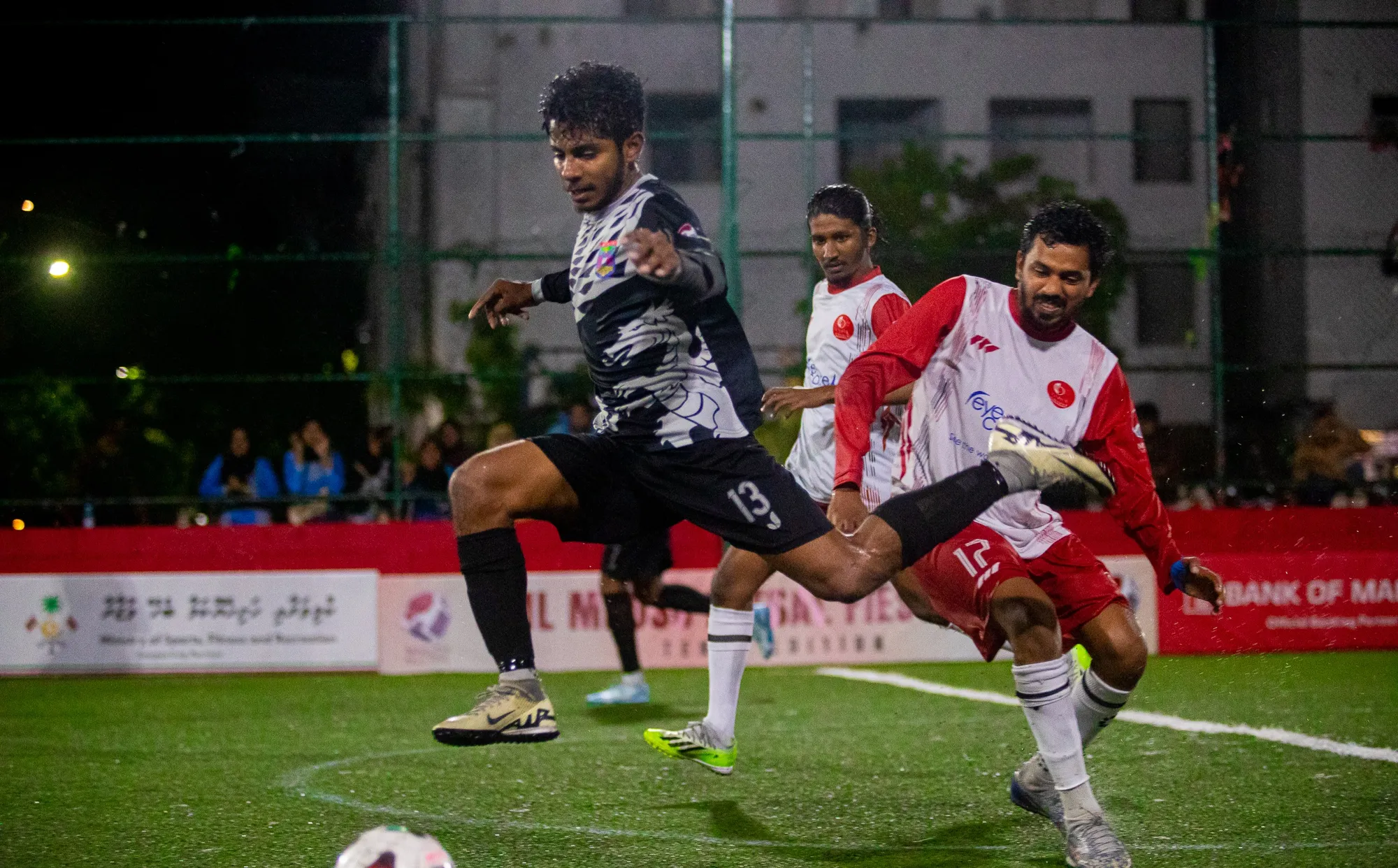 އެމްބީއެސް އާއި ސައިރިކްސް ވާދަކުރި މެޗުގެ ތެރެއިން... ފޮޓޯ: އެމްއެންޔޫއެސްޔޫ