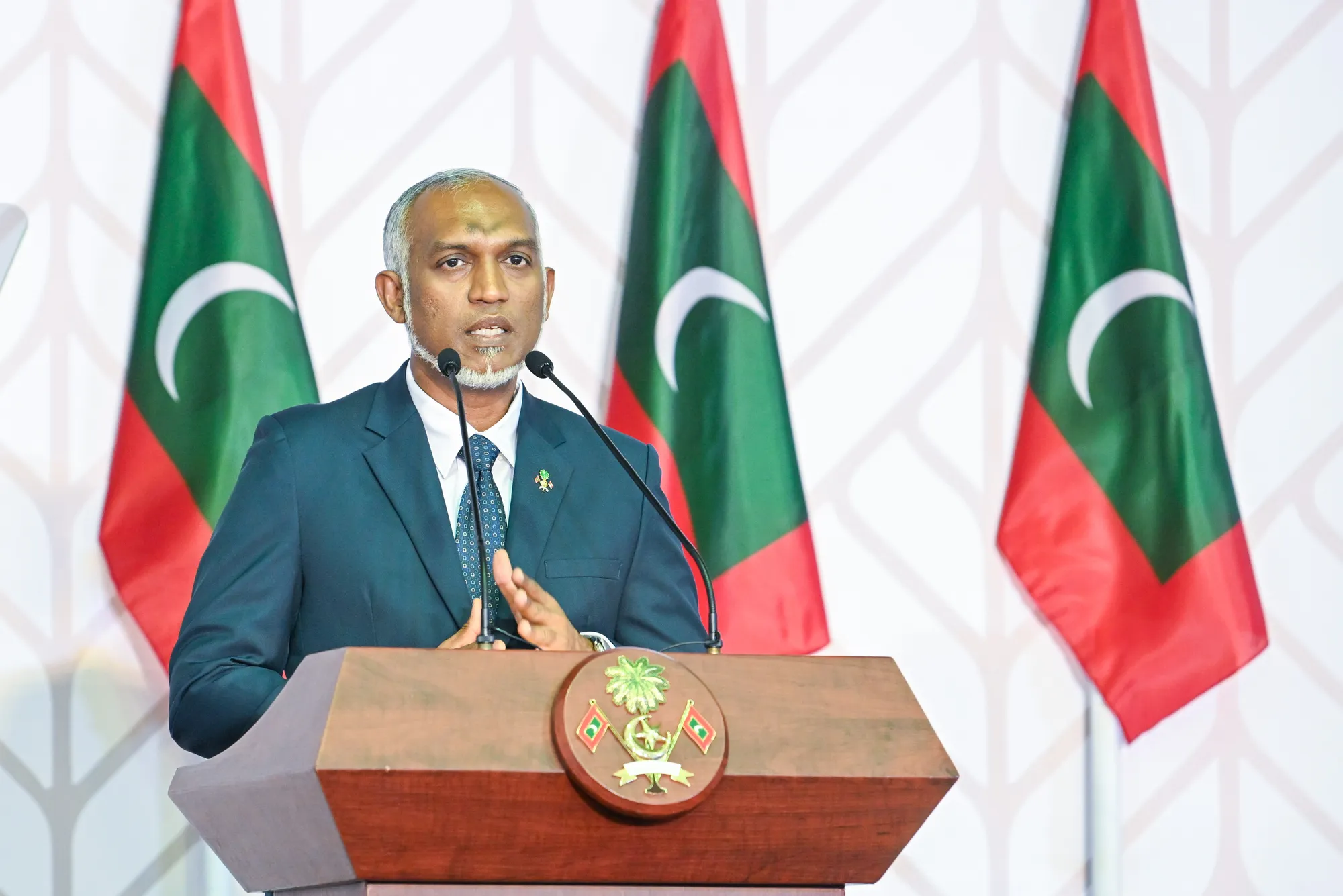 ފަރުޟު ފަސްނަމާދު އޭގެ ވަގުތުގައި ޤާއިމުކުރުމަށް ރައީސް ޑރ މުޢިއްޒު ނަސޭހަތްތެރިވެވަޑައިގެންފި