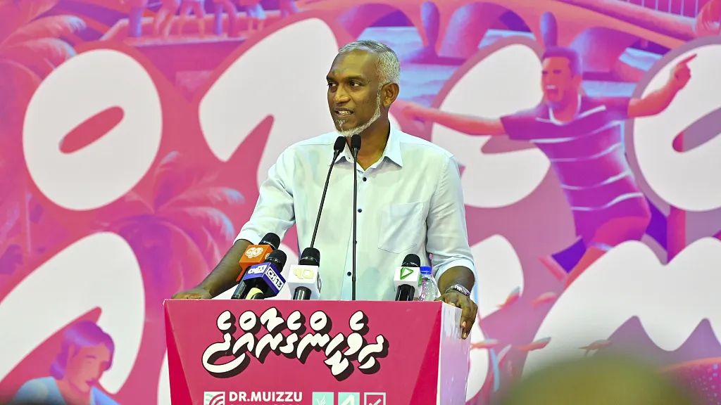 ޑރ.މުއިއްޒު ސިންގަޕޫރު ދަތުރުފުޅު ނިންމަވާލެއްވުމަށްފަހު ރާއްޖެ ވަޑައިގެންފި