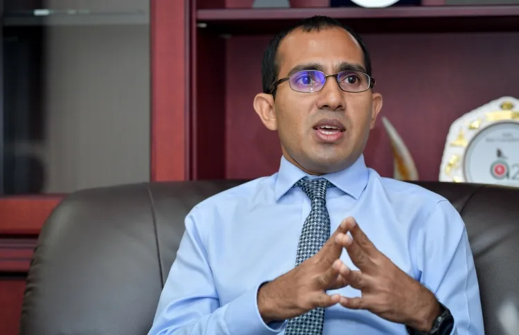 ފިނޑިންގެ ކުރިމަތީ ބޯތިރިކޮށް، އެންމެ އިންޗިއެއްވެސް ފަހަތަށް ނުޖެހޭނަން: މަލީޙް