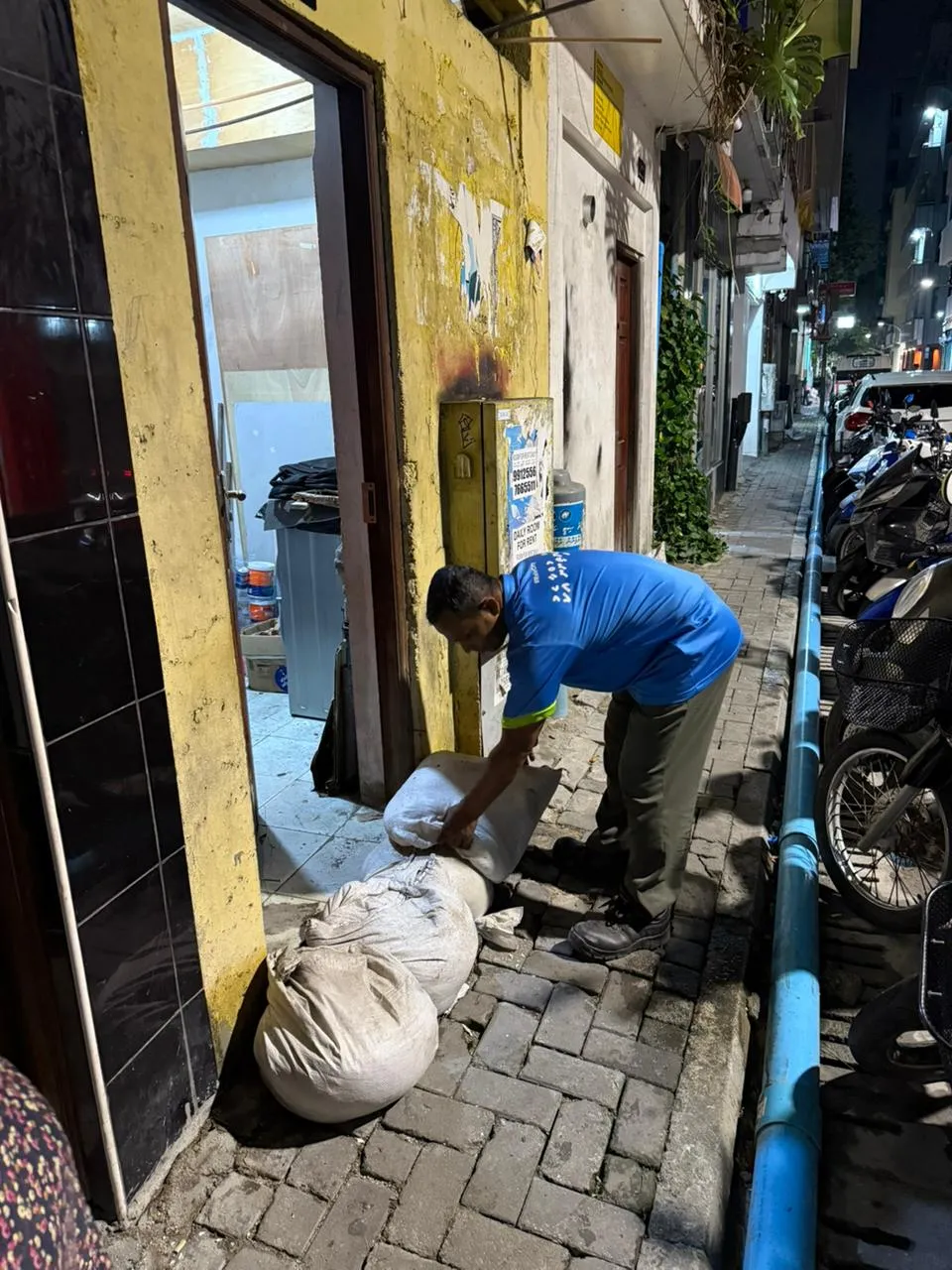 ވާރޭވެހި ފެންބޮޑުވާނެކަމަށް ލަފާކުރެވޭތީ، ކުރިއާލައި މާލޭގެ 50 އަށްވުރެ ގިނަ ގޭގައި ވެލިބަސްތާ ޖަހައިފި
