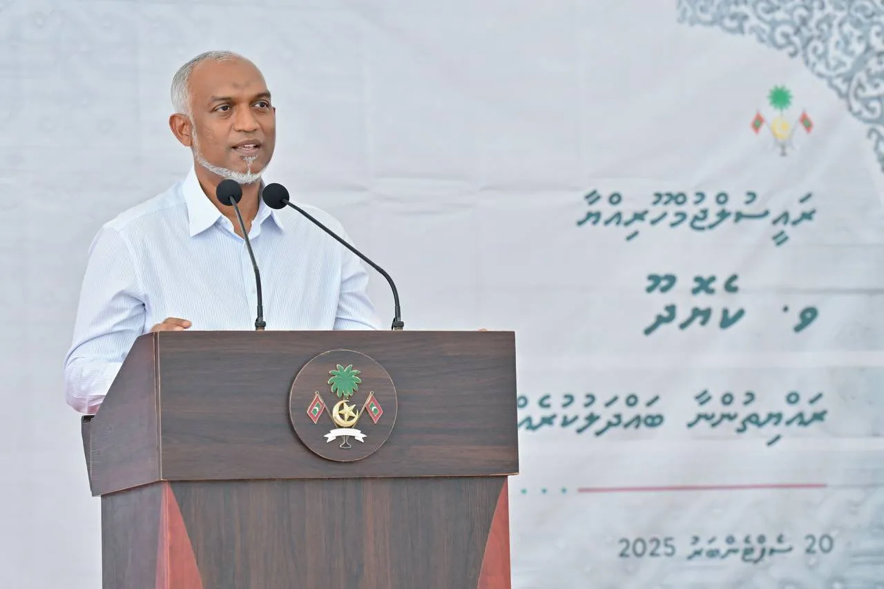 ރައީސް ޑރ. މުޙައްމަދު މުޢިއްޒު، ވެ. ކެޔޮދޫގެ ރައްޔިތުންނާއި ބައްދަލުކުރައްވައި ވާހަކަފުޅު ދައްކަވަނީ -- ފޮޓޯ: ރައީސް އޮފީސް