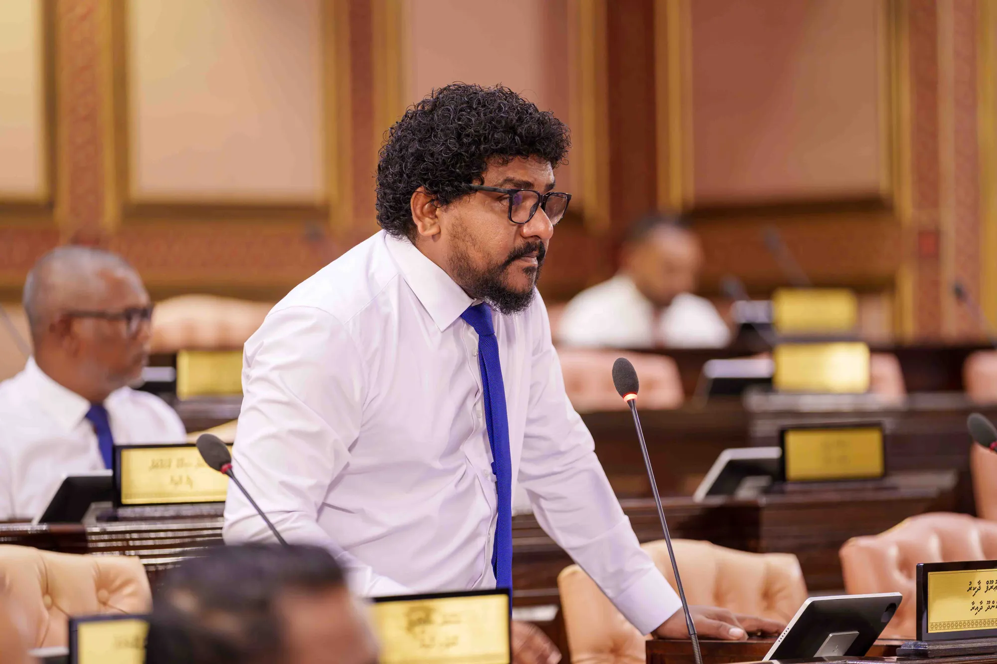 މެމްބަރު ސުވާލުކުރެއްވި އިރު މިސްކިތުގެ މައްސަލަ ހައްލުވިތާ 4 މަސް ފާއިތުވެ ހިނގައްޖެ