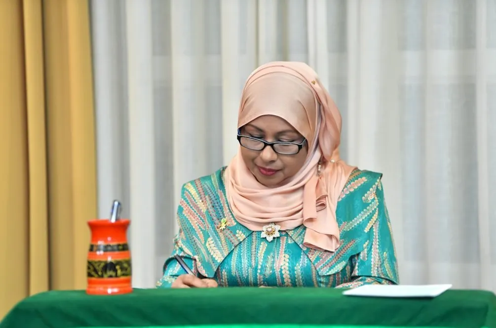 ކެންސަރަށް ފަރުވާ ހޯއްދެވުމަށްފަހު މިނިސްޓަރު ރަމީލާ އޮފީހަށް ނުކުމެވަޑައިގެންފި