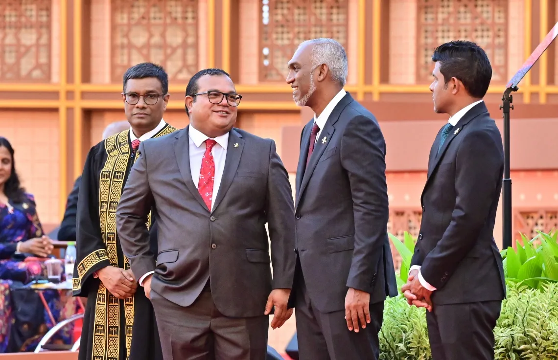 ރައީސުލްޖުމްހޫރިއްޔާ ޑރ މުހައްމަދު މުޢިއްޒު އާއި މަޖިލީހުގެ ރައީސް މުހައްމަދު އަސްލަމް-- ފޮޓޯ/މިހާރު އޮފީސް
