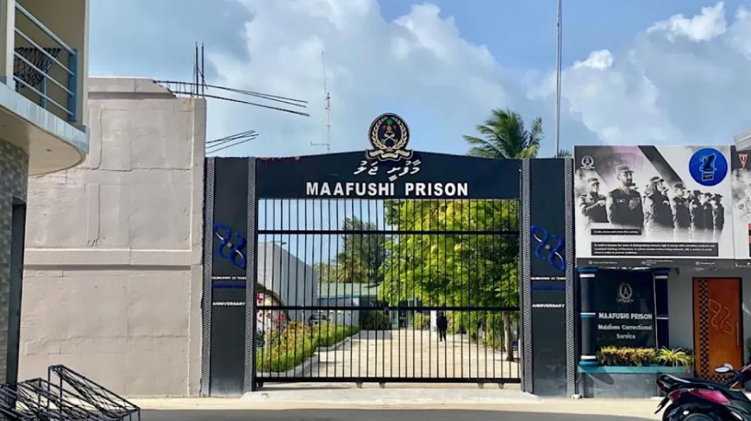 ޖަލުގައި ބަންދުކޮށްފައިވާ ދެ މީހުންނަށް ކައިވެނި ކުރެވޭނީ އޭގެ ތެރެއިން އެކަކު މިނިވަންވުމުން