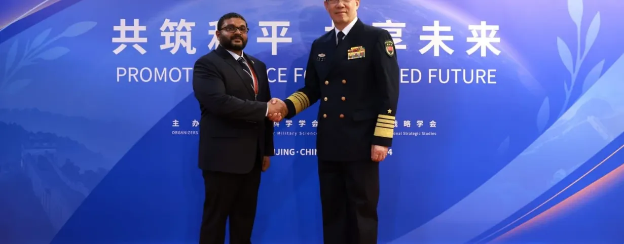 ދިފާޢީ ވަޒީރު ޗައިނާގެ ޑިފެންސް މިނިސްޓަރާ ބައްދަލުކުރައްވައިފި