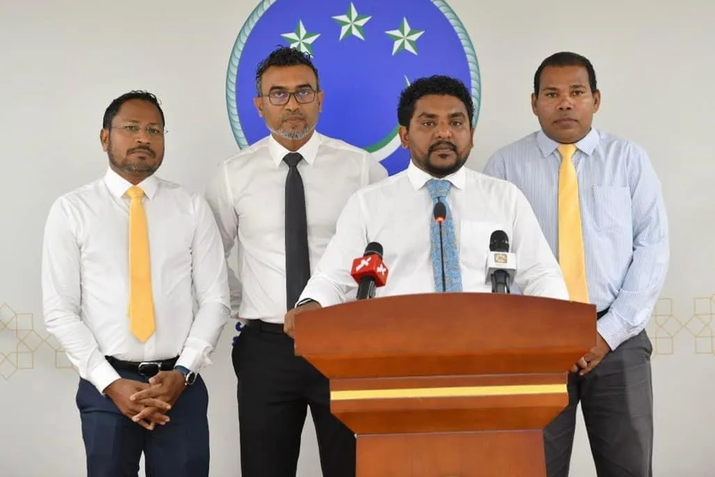 އެމްޑީޕީ ނޫސްވެރިންގެ ބައްދަލުވުމުގެ ތެރެއިން: ފޮޓޯ/ މަޖިލިސް