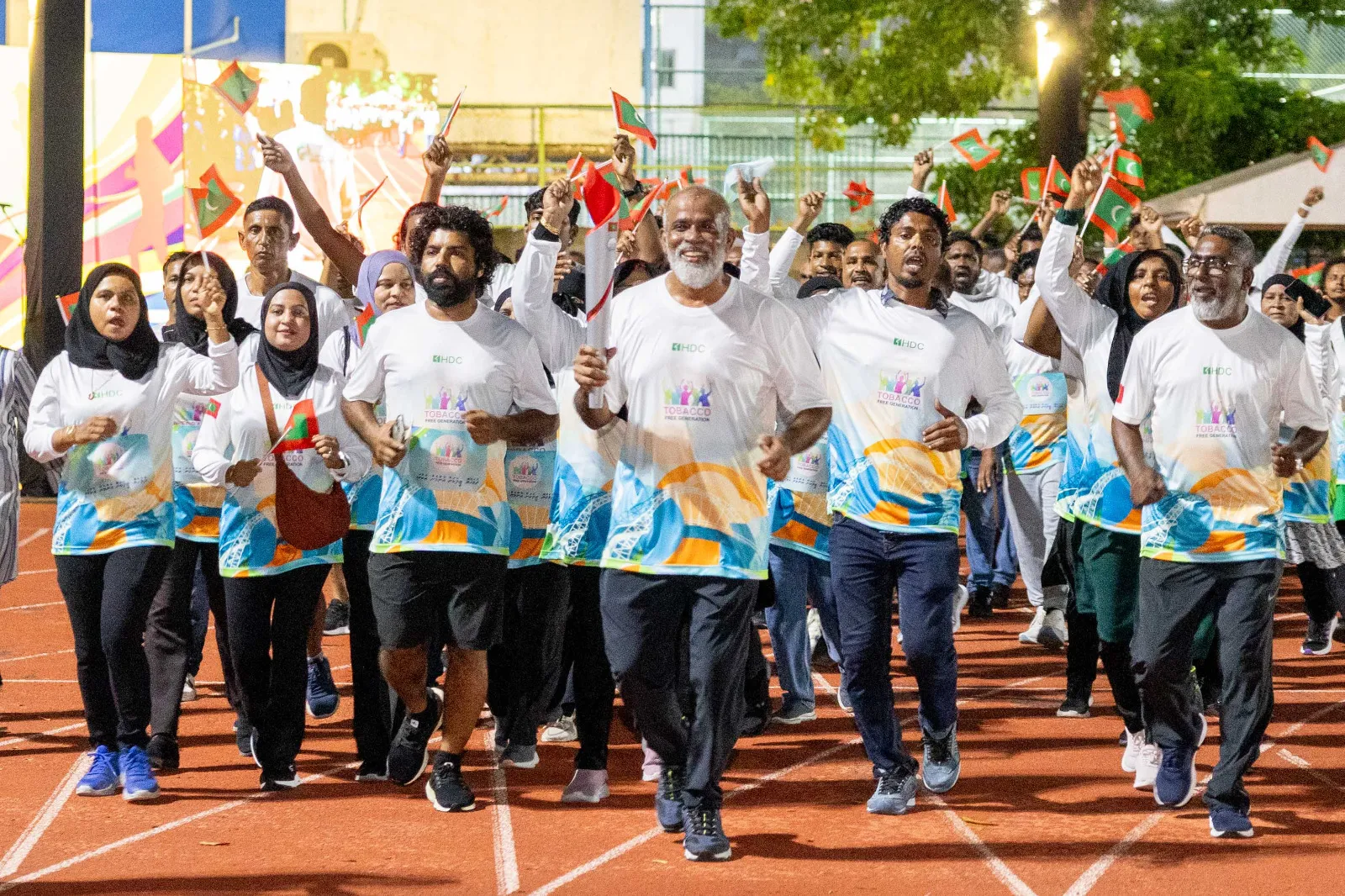 ދުންފަތާއި ދެކޮޅަށް ކުރިއަށްގެންދާ 24 ގަޑިއިރުގެ ދުވުމުން