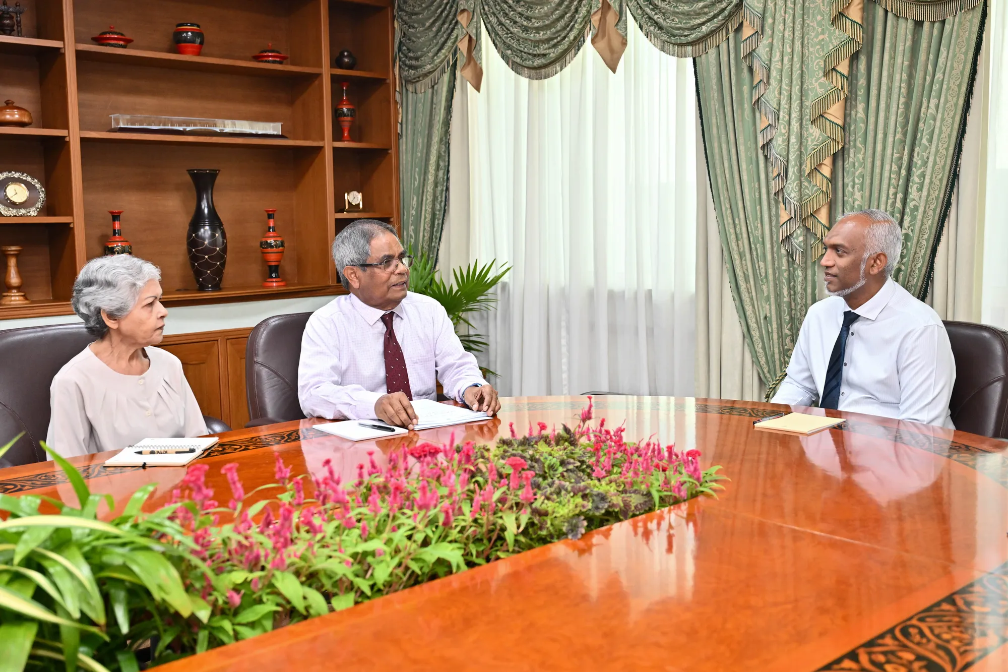 ރައީސުލްޖުމްހޫރިއްޔާ އިސްރަށްވެހިންގެ ޖަމިއްޔާއާ ބައްދަލުކުރެއްވުން