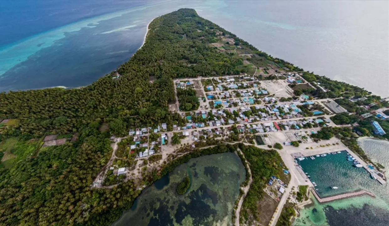 ގޮއިދޫ ސްކޫލުގެ ޓީޗަރަކު އެއްޖިންސުން ގުޅުން ހިންގުމަށް އެދި މީހުންނަށް މެސެޖުކުރާ ކަމުގެ ތުހުމަތު