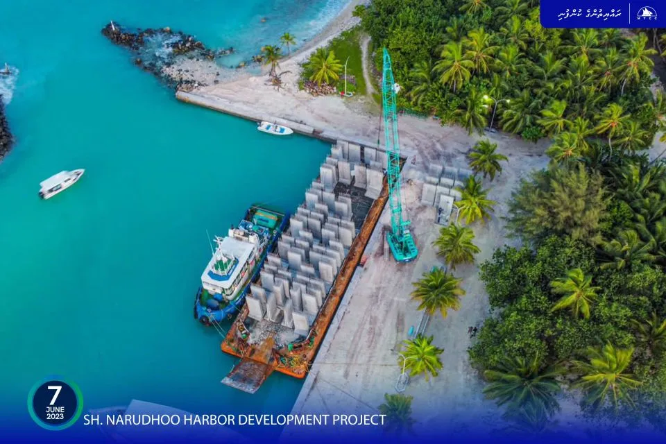 ނަރުދޫ ބަނދަރަށް ބޭނުންވާ ގަލުގެ ފުރަތަމަ ޝިޕްމެންޓް އެރަށަށް ގެންގޮސްފި
