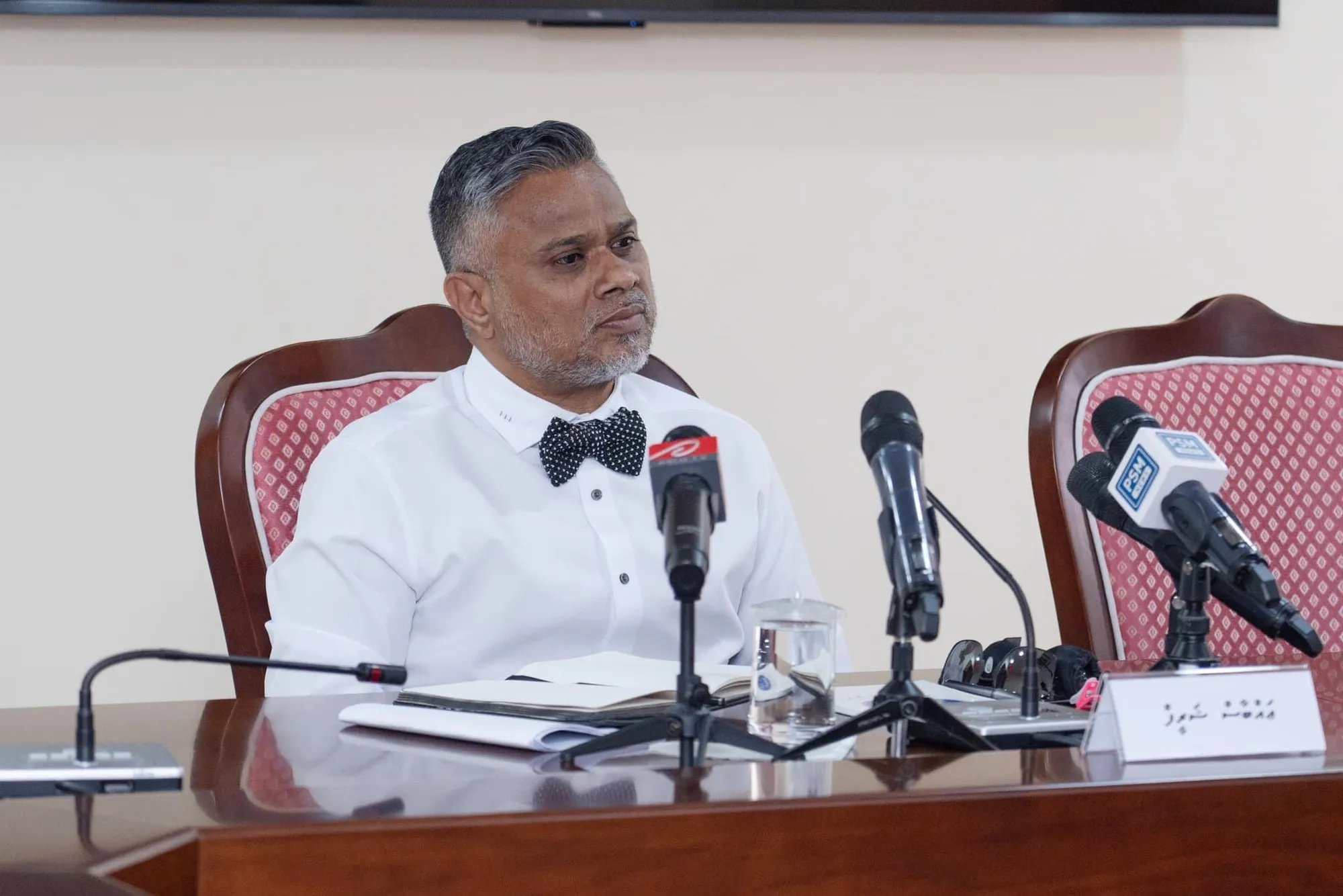 އައްބާސް ޖުޑިޝަރީ ކޮމިޓީގެ ބައްދަލުވުމުގައި؛ ފޮޓޯ/ މަޖިލިސް