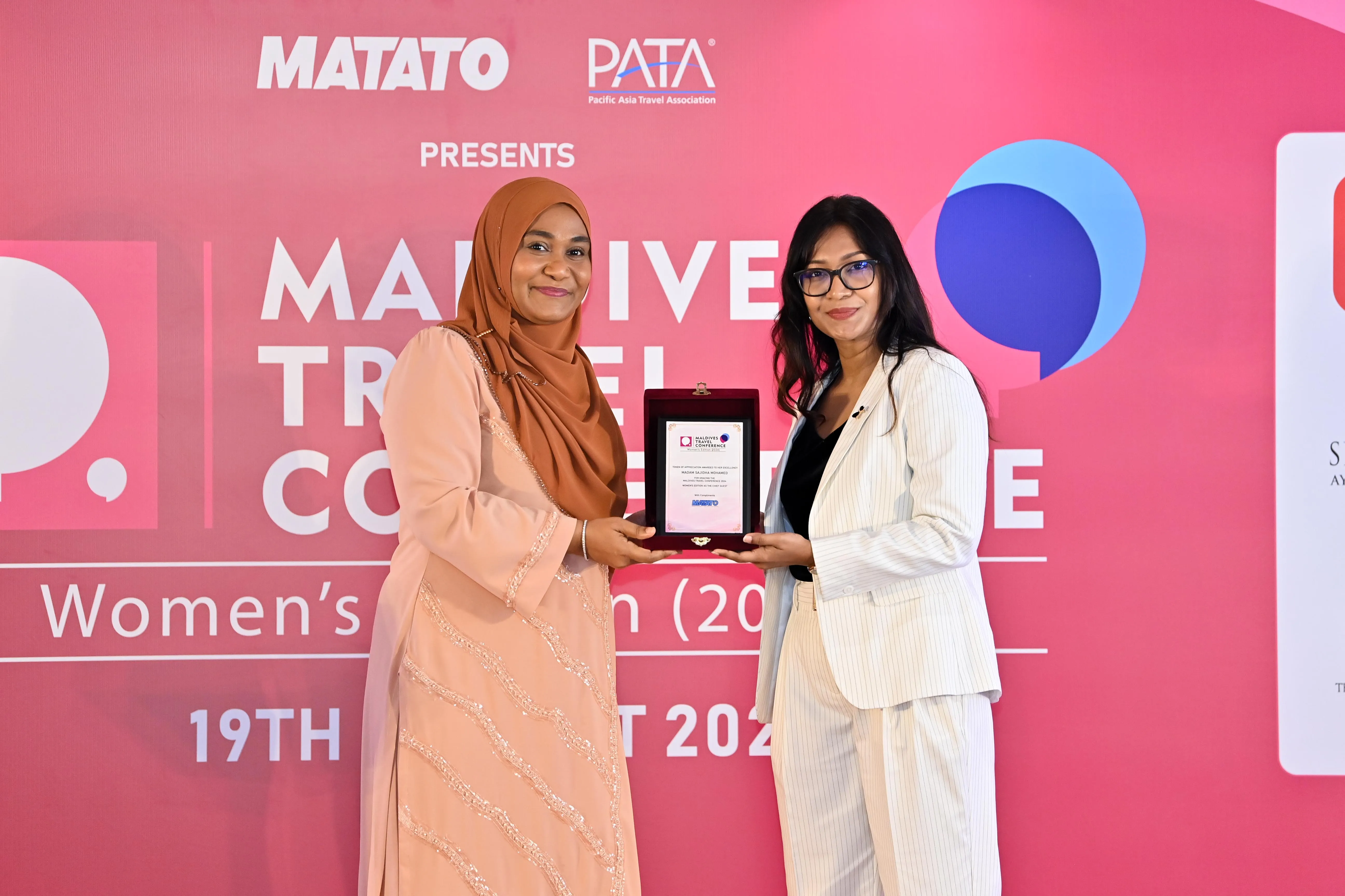 މުޖުތަމަޢުގައި މިންތީގެ ހަމަހަމަކަން ކަށަވަރުކުރުމަށް މަސައްކަތް ކުރައްވާނެކަމުގެ ޔަޤީންކަން ރައީސުލްޖުމްހޫރިއްޔާގެ އަނބިކަނބަލުން ދެއްވައިފި