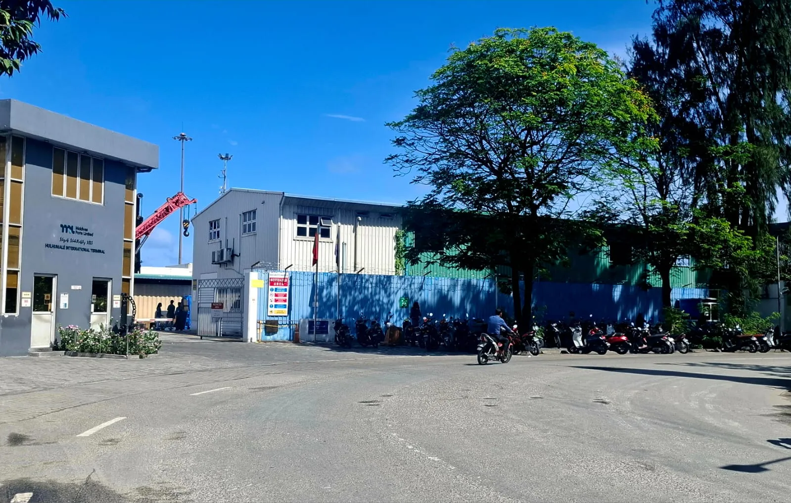 ހުޅުމާލެ ޓާމިނަލުން މުދާ ދޫކުރުމަށް އެމްޕީއަލުން އިލެކްޓޯނިކް ވެހިކަލް ކިޔުއެއް ގާއިމްކުރަނީ