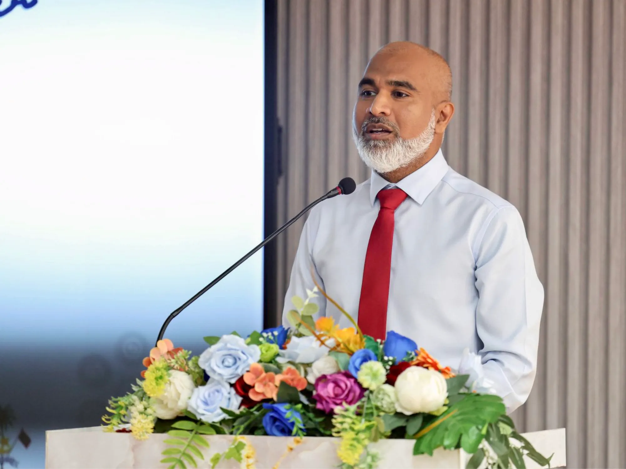 މި ދުވަސްވަރު 8،000އެއްހާ ދަރިވަރުން ސުކޫލަށް ނުދޭ، ވަޒީރުގެ ކަންބޮޑުވުން