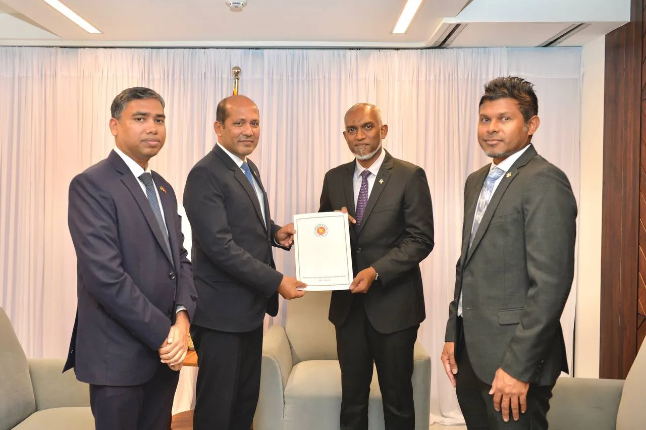 ޑރ. މުޢިއްޒު ބަންގްލަދޭޝް ސަފީރާއި ބައްދަލު ކުރައްވައިފި!
