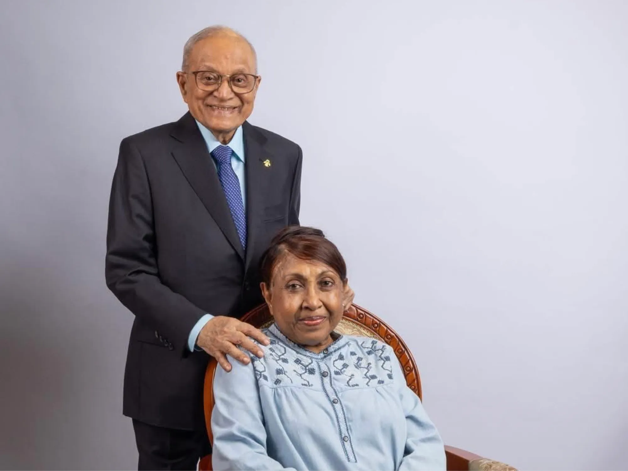 ރައީސް މައުމޫންގެ ޢީދު ތަހުނިޔާ: ދެކަނބަލުންގެ ހިތްގައިމު ފޮޓޯފުޅެއް