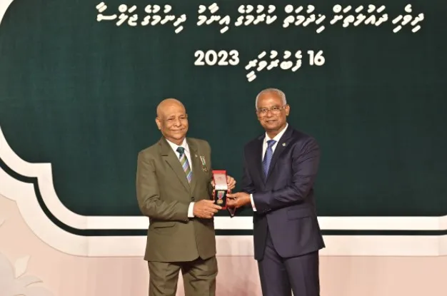 ދިވެހި ދައުލަތަށް ހިދުމަތްކުރުމުގެ ޝަރަފް ކުރީގެ ރައީސް ސާލިހް، މައްލާއަށް އަރުވަނީ... ފޮޓޯ/ ރައީސް އޮފީސް