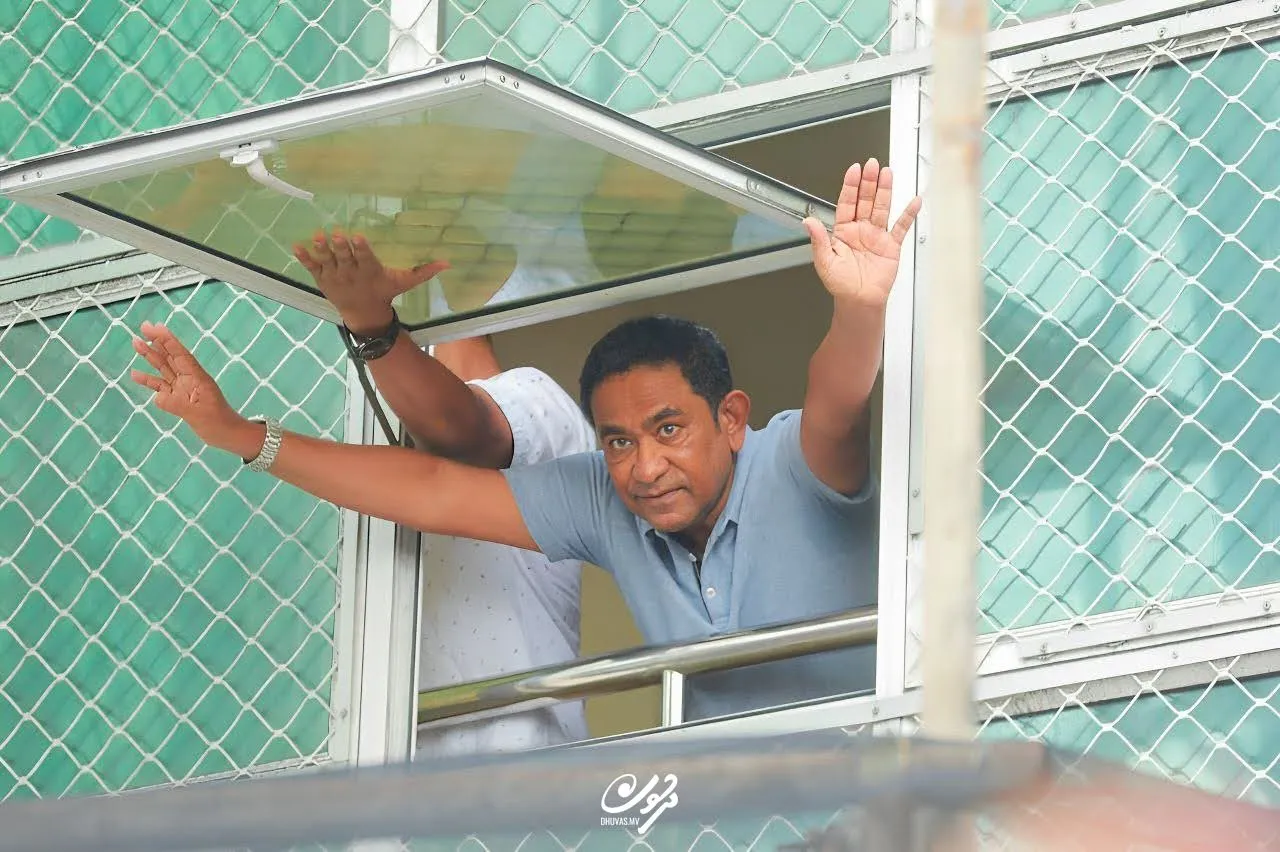 ރައީސް ޔާމީންގެ ޕާޓީ ލައްކައަކުން ޖޫރިމަނާކޮށް ވަކި ވަކި ފަރާތްތަކާ މެދު ޤާނޫނީ ފިޔަވަޅު އަޅާނެ ކަމުގެ އިންޒާރު ދީފި