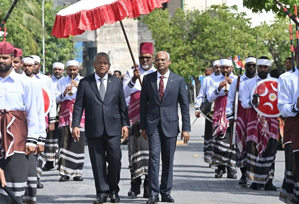 ސޭޝެލްސްގެ ރައީސްގެ ދެކަނބަލުންނަށް ދިވެހި ސަރުކާރުން ރަސްމީގޮތުން މަރުޙަބާ ދަންނަވައިފި