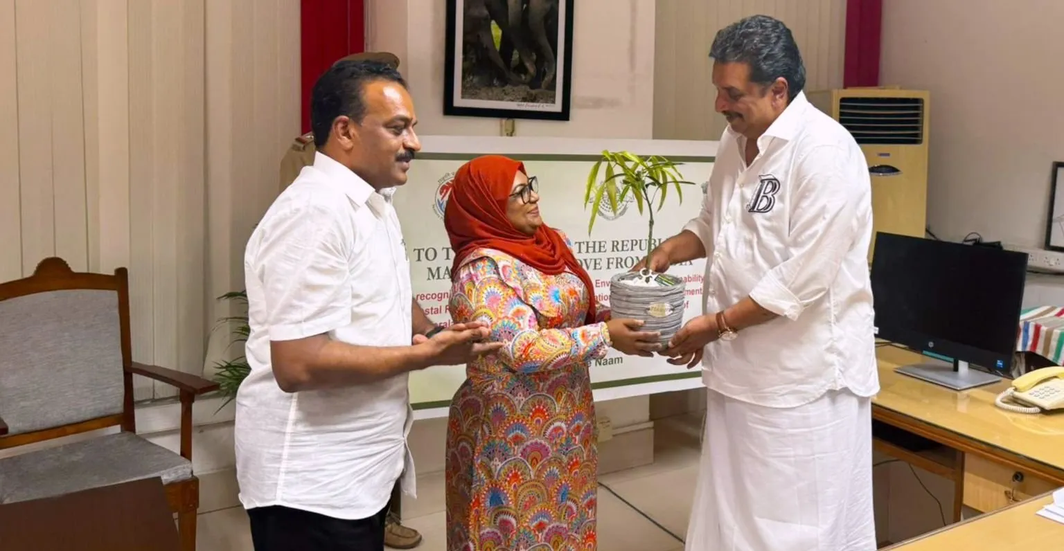 ގަސް ހަދިޔާ ކުރުމުގެ ރަސްމިއްޔާތު -- ފޮޓޯ: ޓްރިވެންޑްރަމް ކޮންސިއުލޭޓް