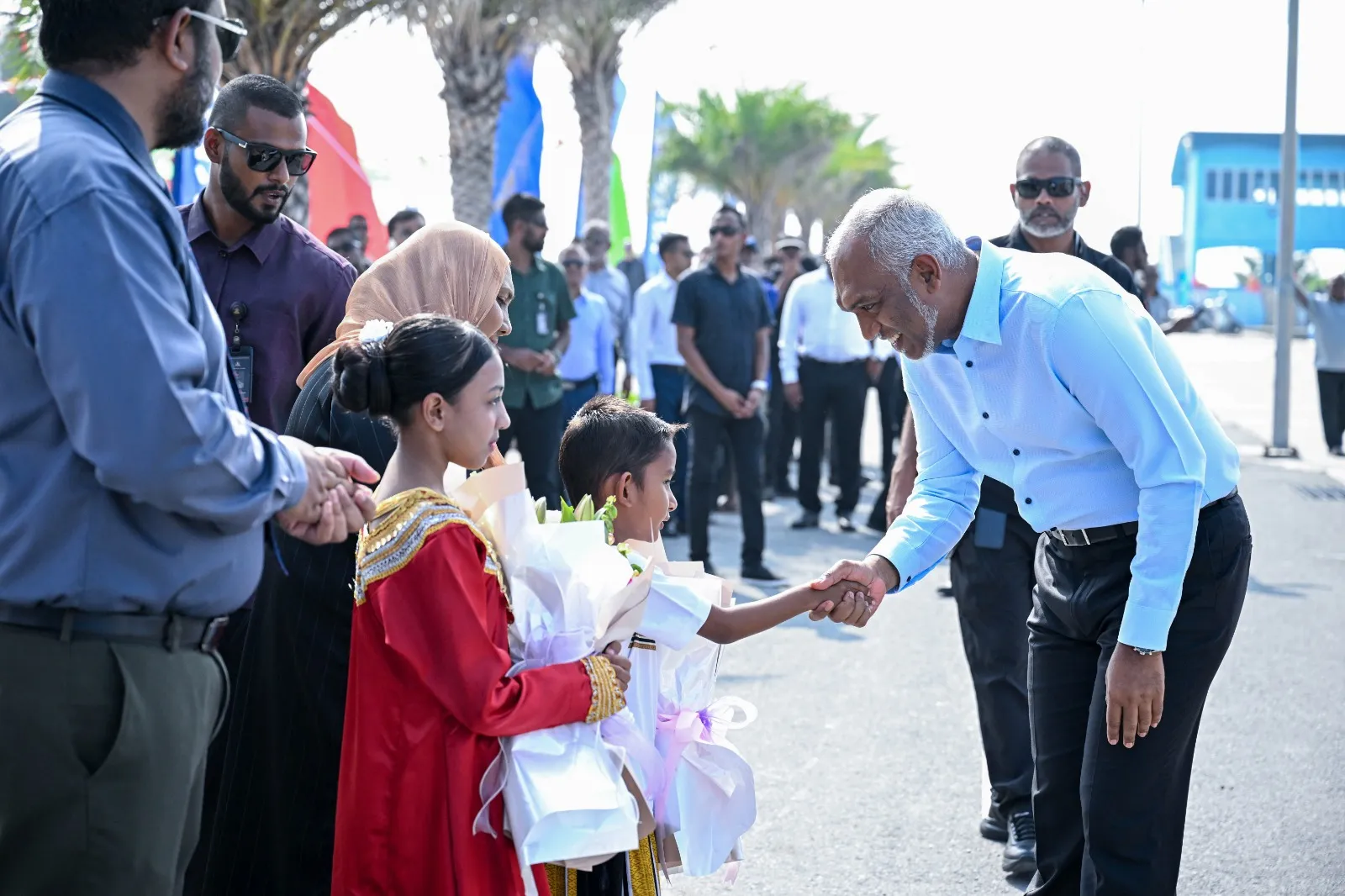 ރައީސް ދުވާފަރަށް ކުރައްވާ ދަތުރުފުޅުގެ ތެރެއިން-- ފޮޓޯ/ރައީސް އޮފީސް