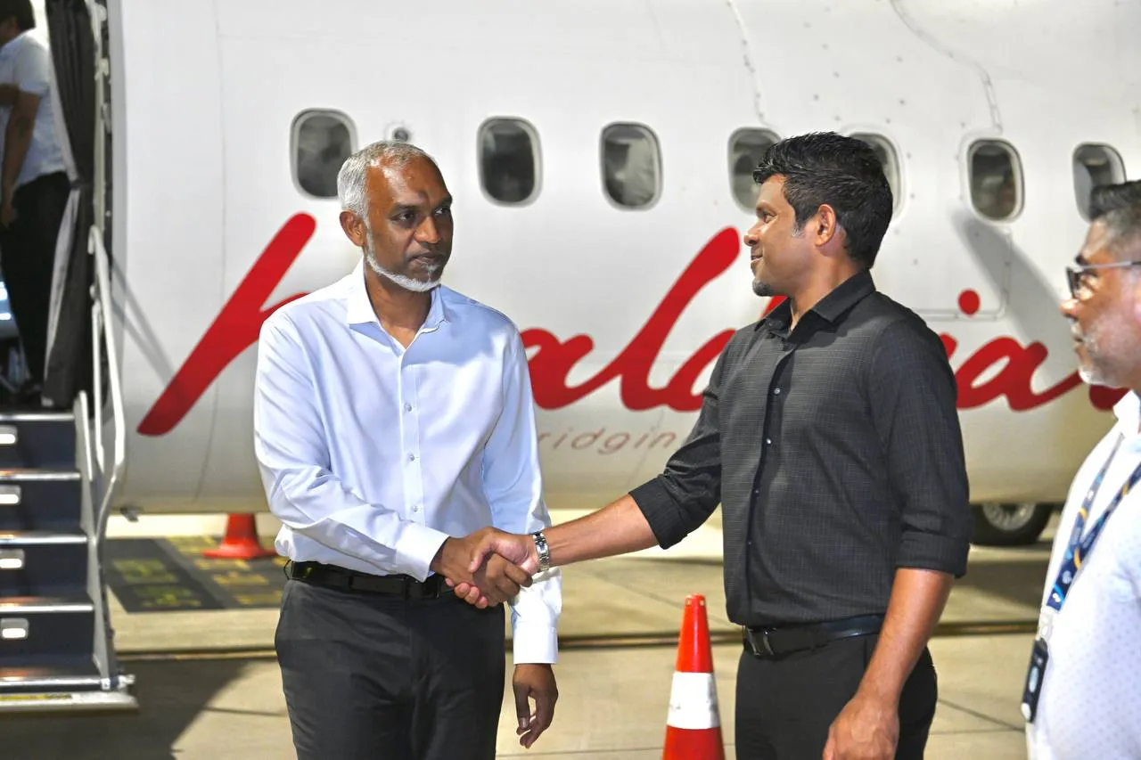 ރައީސް ޑރ.މުހައްމަދު މުއިއްޒު އަދި ނައިބު ރައީސް އަލްއުސްތާޒު ހުސައިން މުހައްމަދު ލަތީފް-- ފޮޓޯ: ރައީސް އޮފީސް