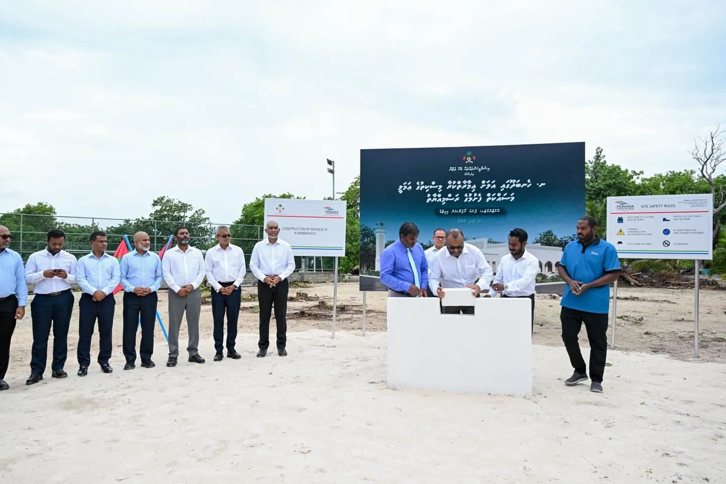 ހެނބަދޫ ފިޓްނެސް އެންޑް ރިކްރިއޭޝަން ސެންޓަރާއި މިސްކިތުގެ ބިންގާ އަޅައިފި