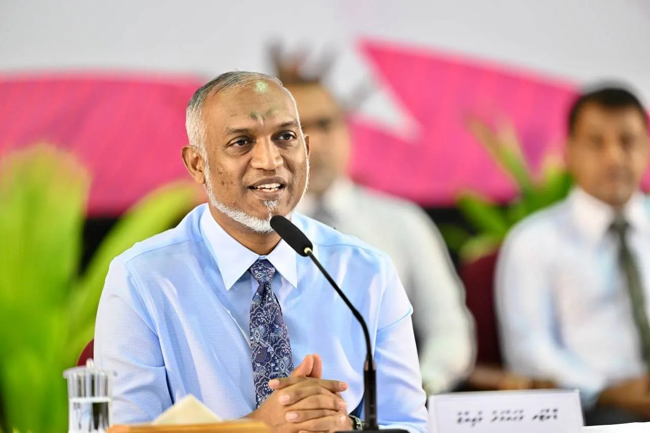 ރައީސް ޑރ މުޙައްމަދު މުޢިއްޒު: ފޮޓޯ/ ރައީސް އޮފީސް