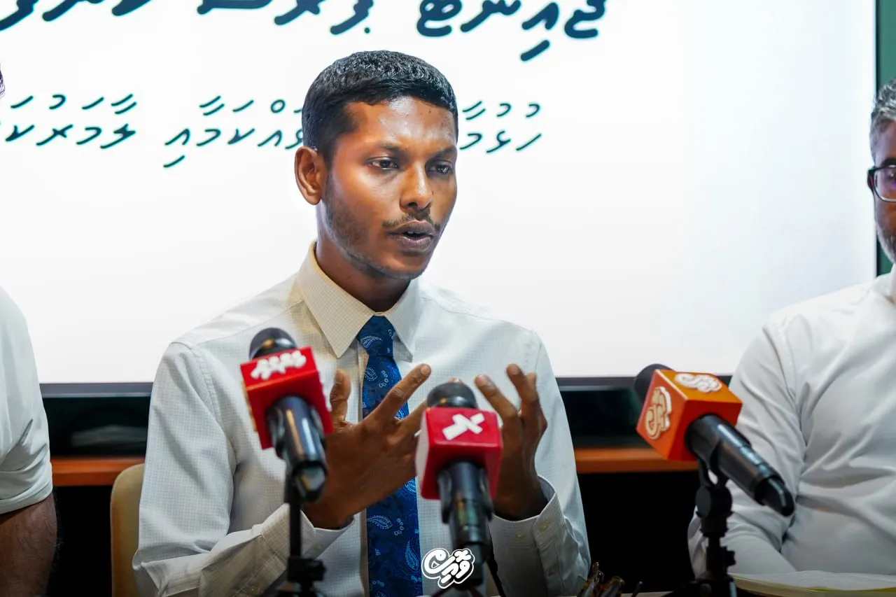 ޑިމޮކްރެޓްސްއިން ބޭއްވި ނޫސްވެރިންގެ ބައްދަލުވުމުގައި ސައިފް ވާހަކަދައްކަވަނީ