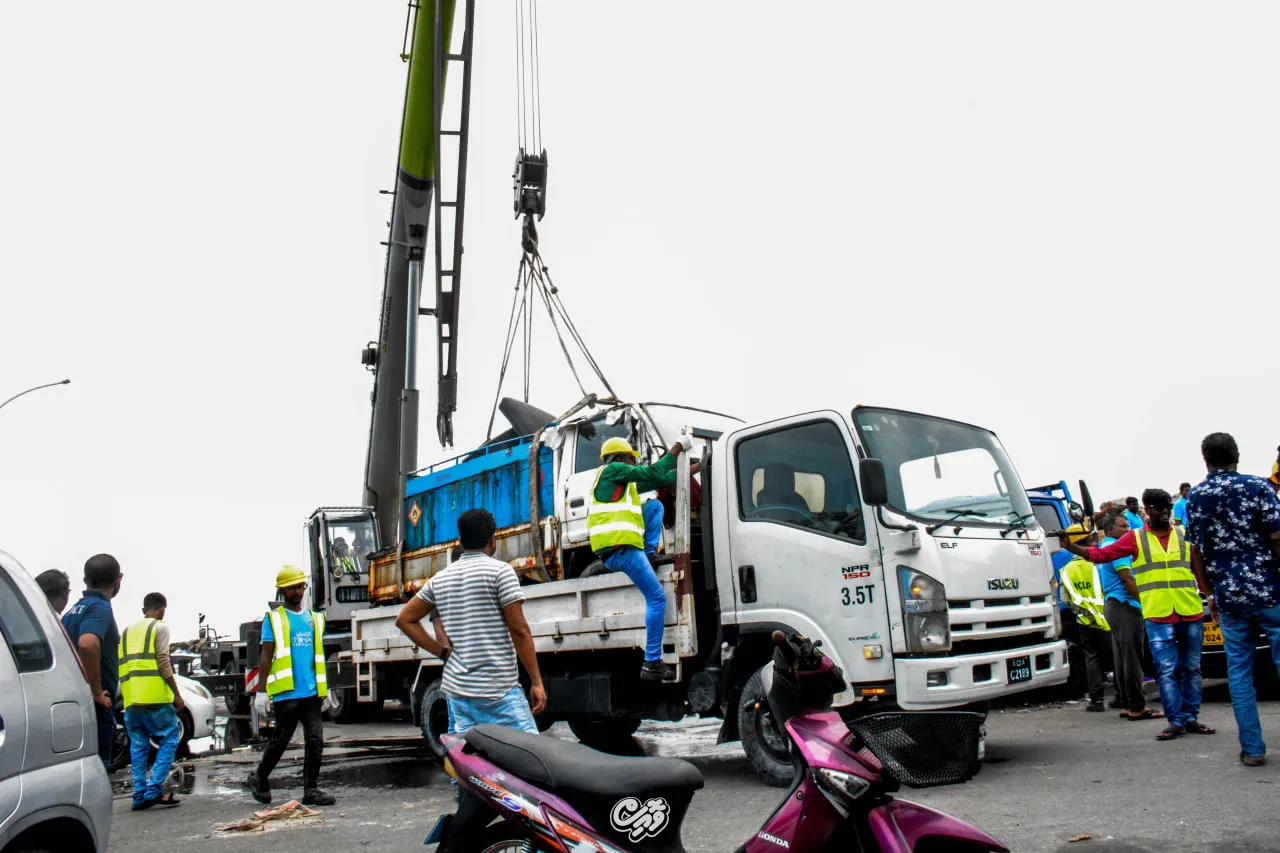 މާލެ ސަރަހައްދުގައި ހުރި އުޅަނދުތައް ނައްތާލުން-- ފޮޓޯ: ވޮއިސް