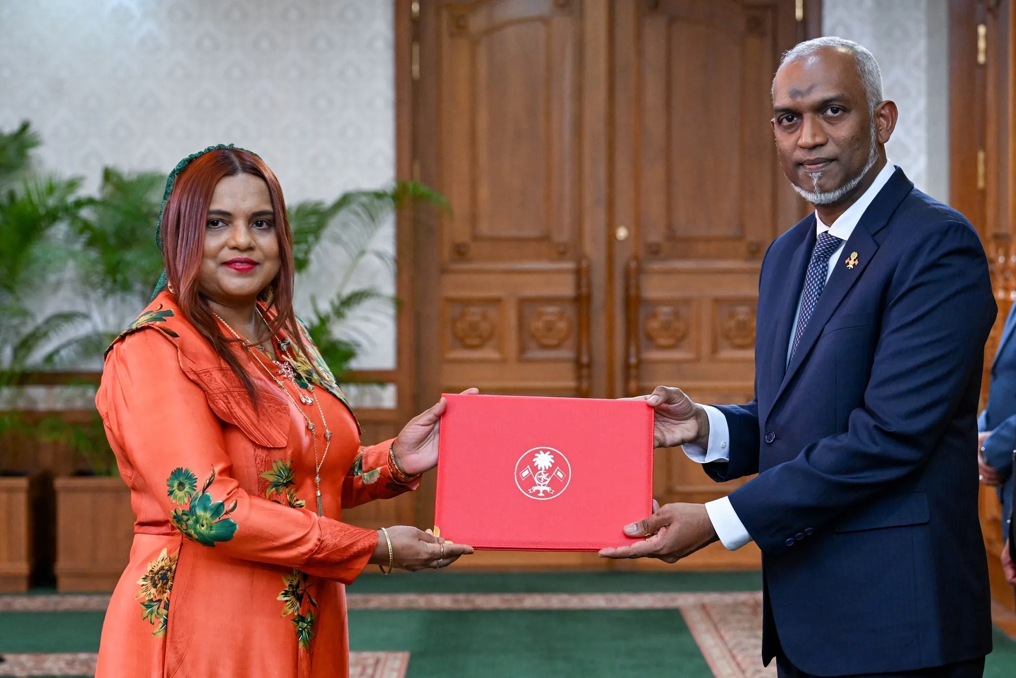 ވަޒީރު އިރުތިޝާމް އާދަމް ރައީސް މުޢިއްޒު އާއެކު - ފޮޓޯ: ރައީސް އޮފީސް