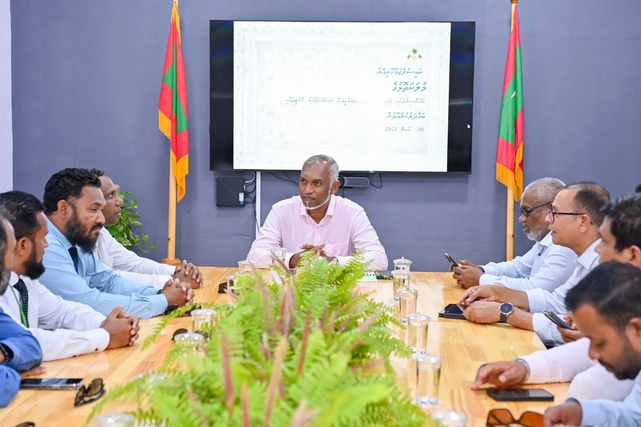 ރައީސް ޑރ.މުހައްމަދު މުއިއްޒު މ އަތޮޅު ކައުންސިލާއި ބައްދަލުކުރެއްވުން-- ފޮޓޯ: ރައީސް އޮފީސް