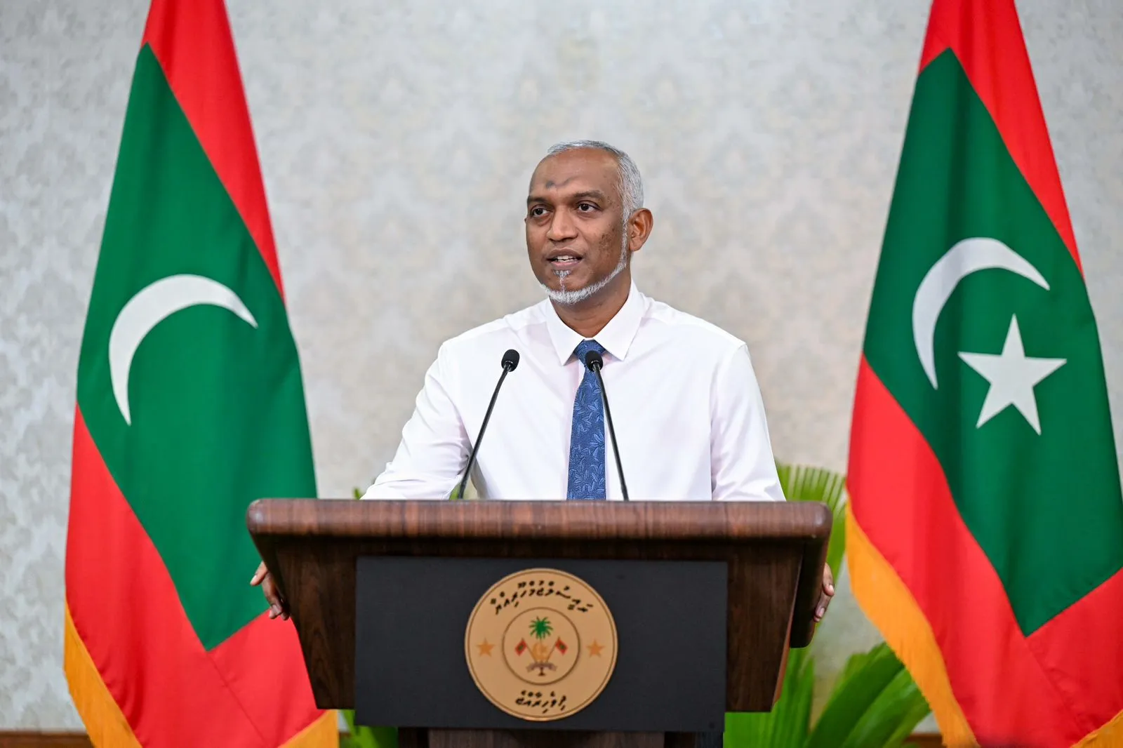 ރައީސް މުޢިއްޒު މިއަދުގެ ނޫސްވެރިންގެ ބައްދަލުކުރެއްވުމުގައި - ފޮޓޯ: ރައީސް އޮފީސް