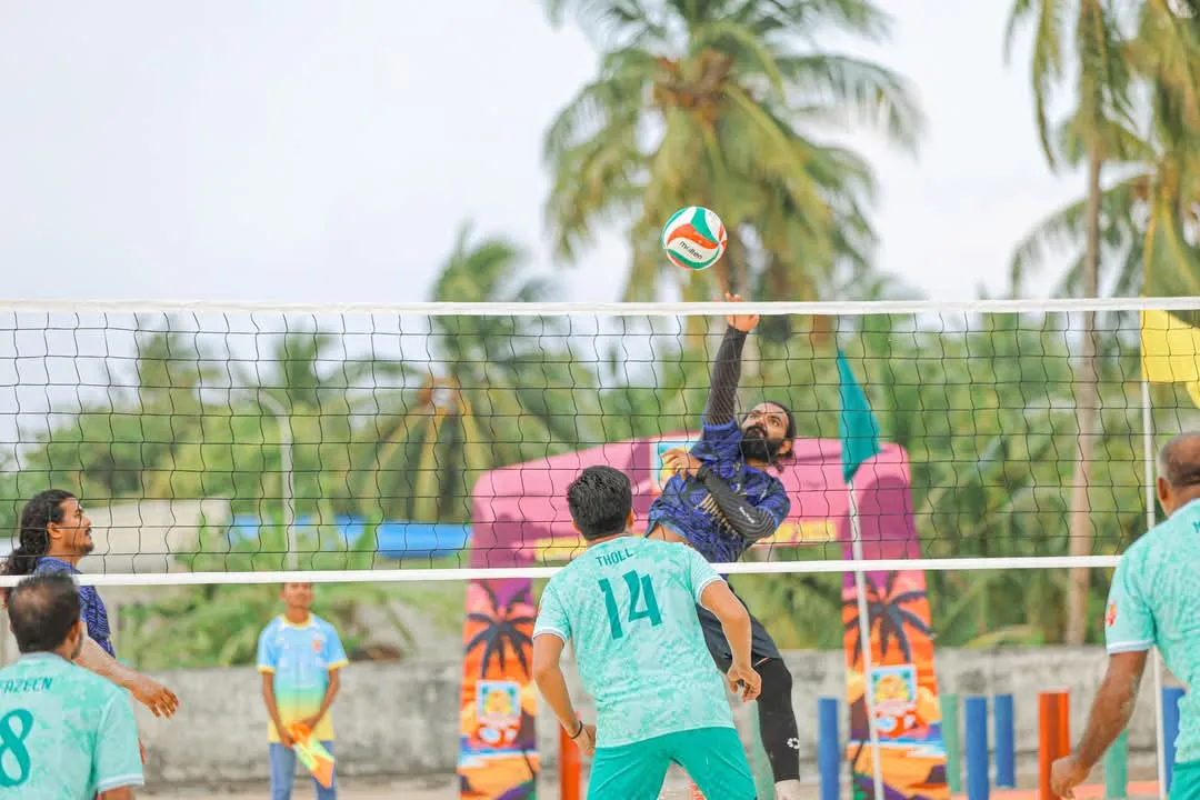 ޑަޒަންޓް މެޓާ ބަލިކޮށް ބީޗް ބަމްޕަރސް އިން ސެމީފައިނަލްގެ ޖާގައެއް ކަށަވަރުކޮށްފި