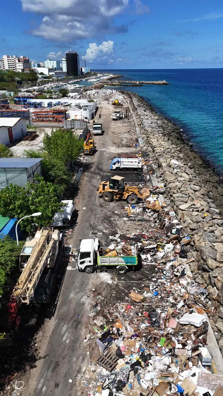 މާލޭ އިންޑަސްޓްރިއަލް ވިލެޖު ސާފުކުރުމުގެ މަސައްކަތުގެ ތެރެއިިން - ފޮޓޯ: ވެމްކޯ