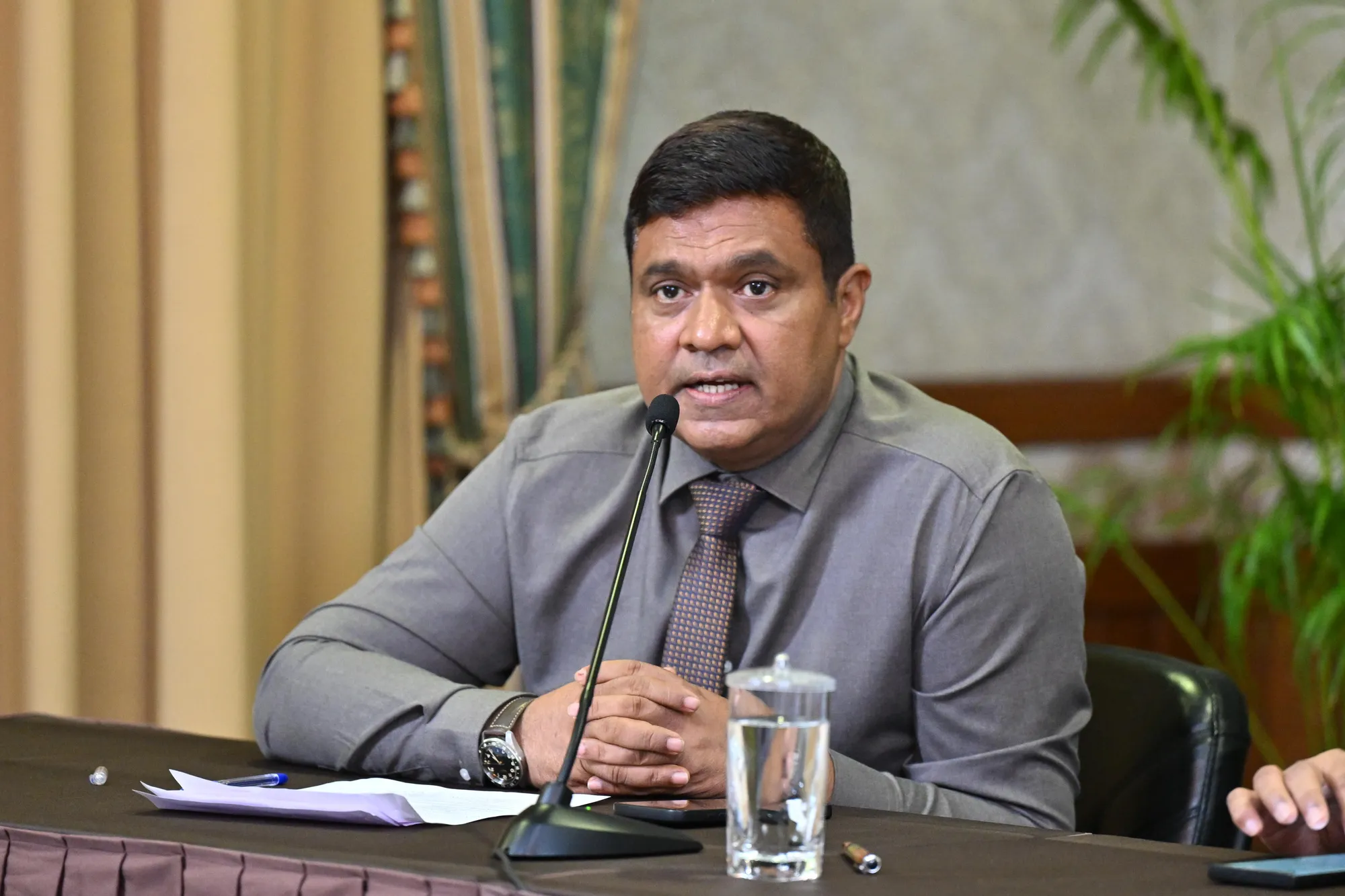 ހަނގުުރާމައާ ގުޅިގެން 626 ފްލައިޓް ކެންސަލްވި: މިނިސްޓަރު އަމީން