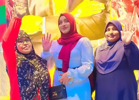 ގާސިމްގެ ހަގު އަނބި ރާނިޔާ، ކެންޕެއިނަށް ދިގުރަށު ދޮރުން ދޮރަށް!