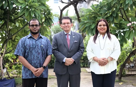 ފޮރިން މިނިސްޓަރު ބަންގްލަދޭޝްގެ ފޮރިން މިނިސްޓަރާއި އެކު -- ފޮޓޯ: ފޮރިން މިނިސްޓްރީ