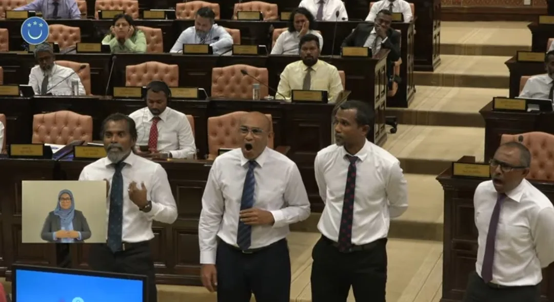 އަލުން މަޖިލިސް ފަށައި އިރުކޮޅެއް ނުވަނީސް ނިޒާމު ގެއްލި، އަނެއްކާވެސް މެދުކަނޑާލައިފި!