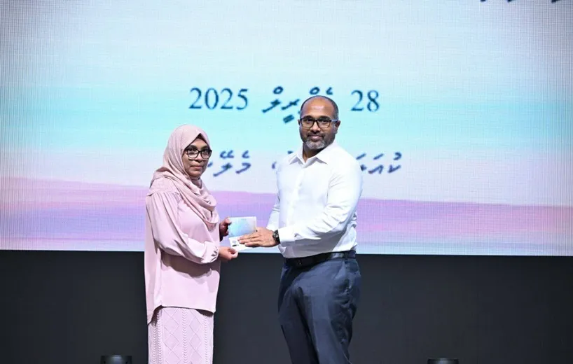 މެލޭޝިއާގައި ދިވެހި އައިޑީކާޑާއި ޕާސްޕޯޓް ހަދައިދިނުމުގެ ހިދުމަތް ފަށައިފި