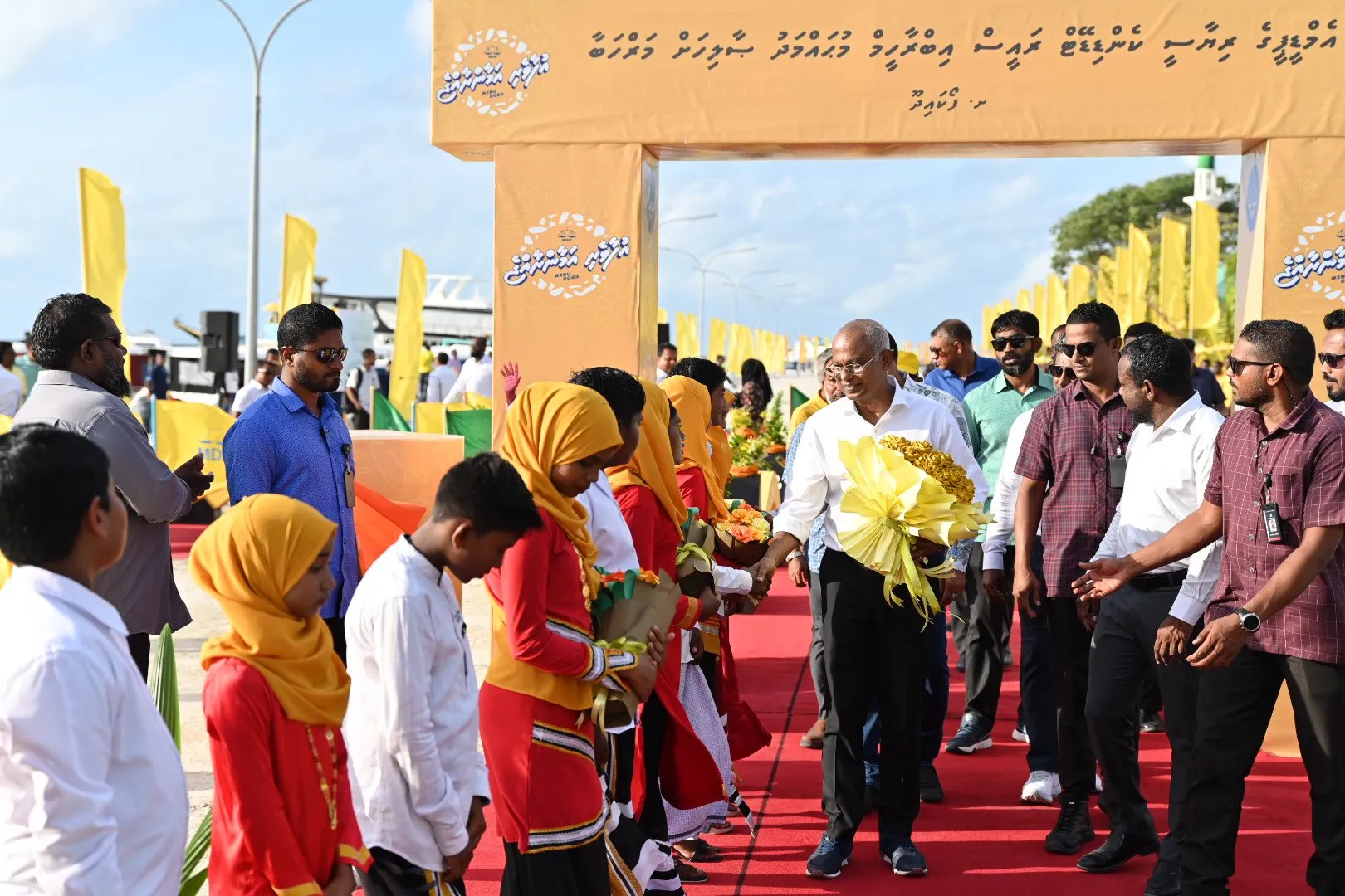 ރާއީސް ޞާލިހުގެ ށ ދަތުރު: ނޫމަރާއިން ފޯކައިދޫއިން ވަޑައިގެންފި!