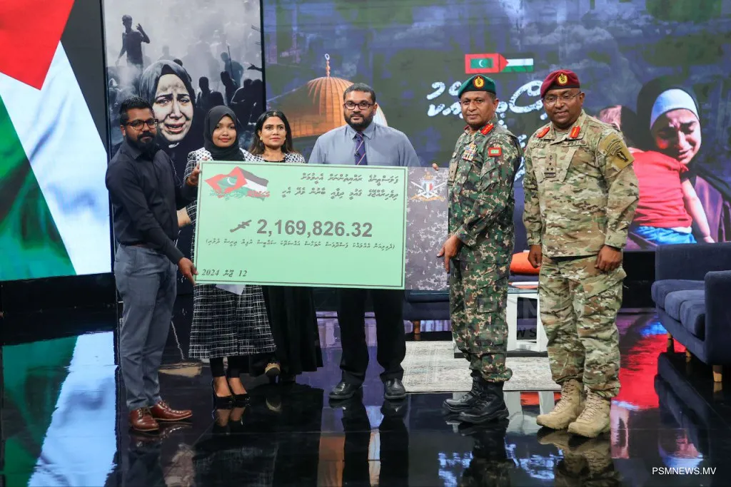 ފަލަސްތީނު ފަންޑަށް ގައުމީ ދިފާއީ ބާރުގެ ފަރާތުން ފައިސާ ހަވާލުކޮށްދެއްވުން-- ފޮޓޯ: ޕީއެސްއެމް