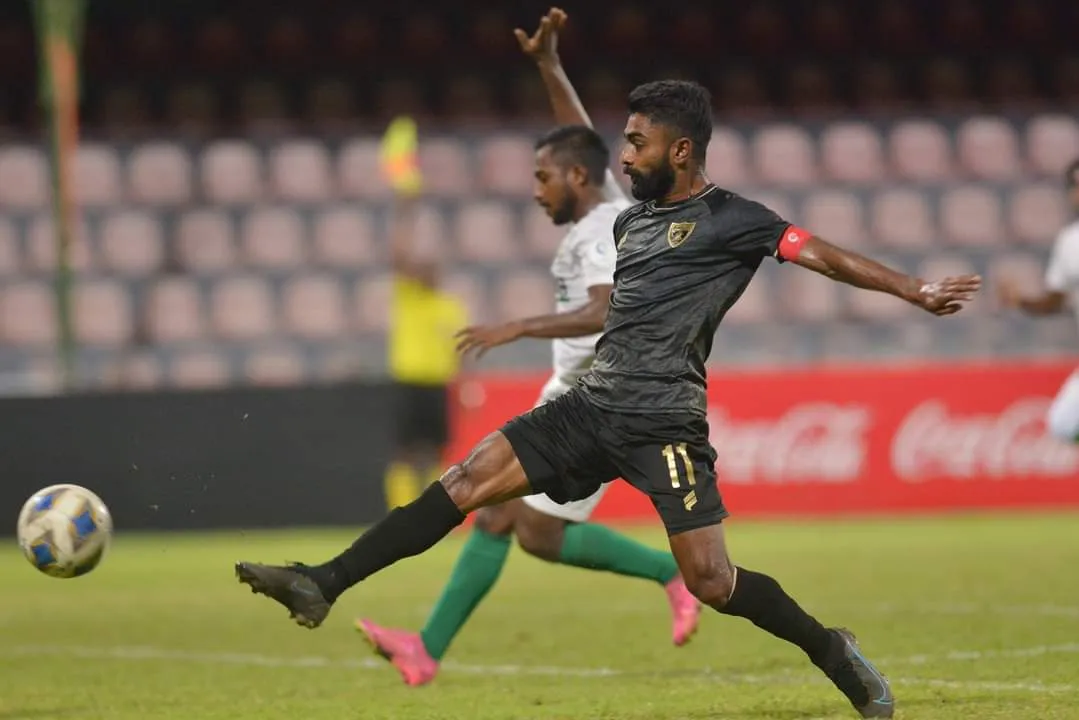 ގްރީން ސްޓްރީޓް ބަލިކޮށް، އީގަލްސް އިން މާޒިޔާ އާއި ދެމެދު އޮތް ފަރަގު ދެ ޕޮއިންޓަށް ކުޑަކޮށްފި!